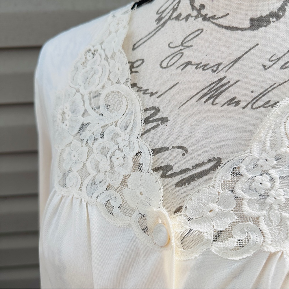 Vintage Vanity Fair Ivory Lace Nightgown Buttoned Robe - Picture 5 of 12